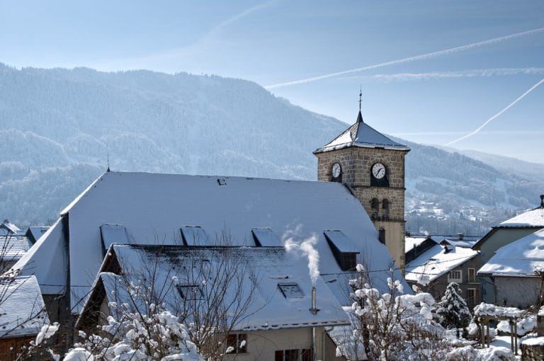 Le village de Samoëns, village station de ski en Haute-Savoie 74