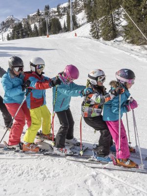 68-grand-massif-enfants-skieurs-samoens
