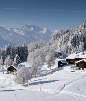 chalets isolés au dessus du hameau les Chosalets