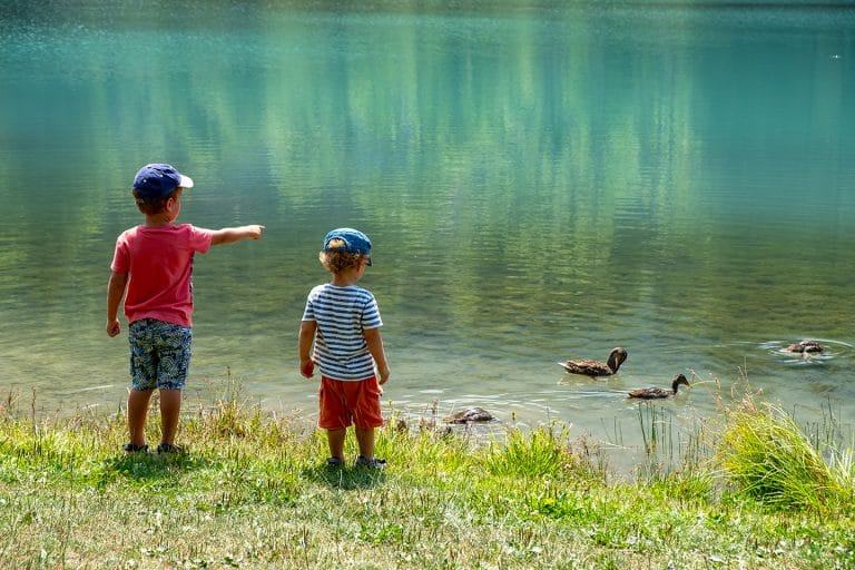 Enfants lac aux dames Samoëns