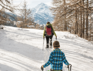 Sortie raquette en famille à Samoëns