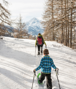 Sortie raquette en famille à Samoëns