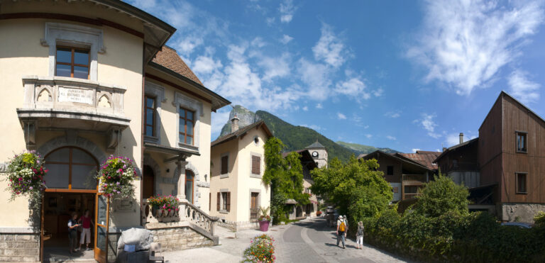 Le centre du village de Samoëns.