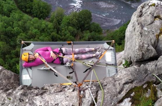 Bivouac suspendu ou portaledge